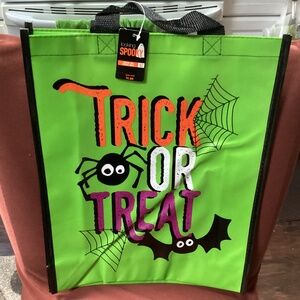 Halloween Trick or Treat Bags Bundle 5 Bags New with tag 13” x 15.5” x 4”